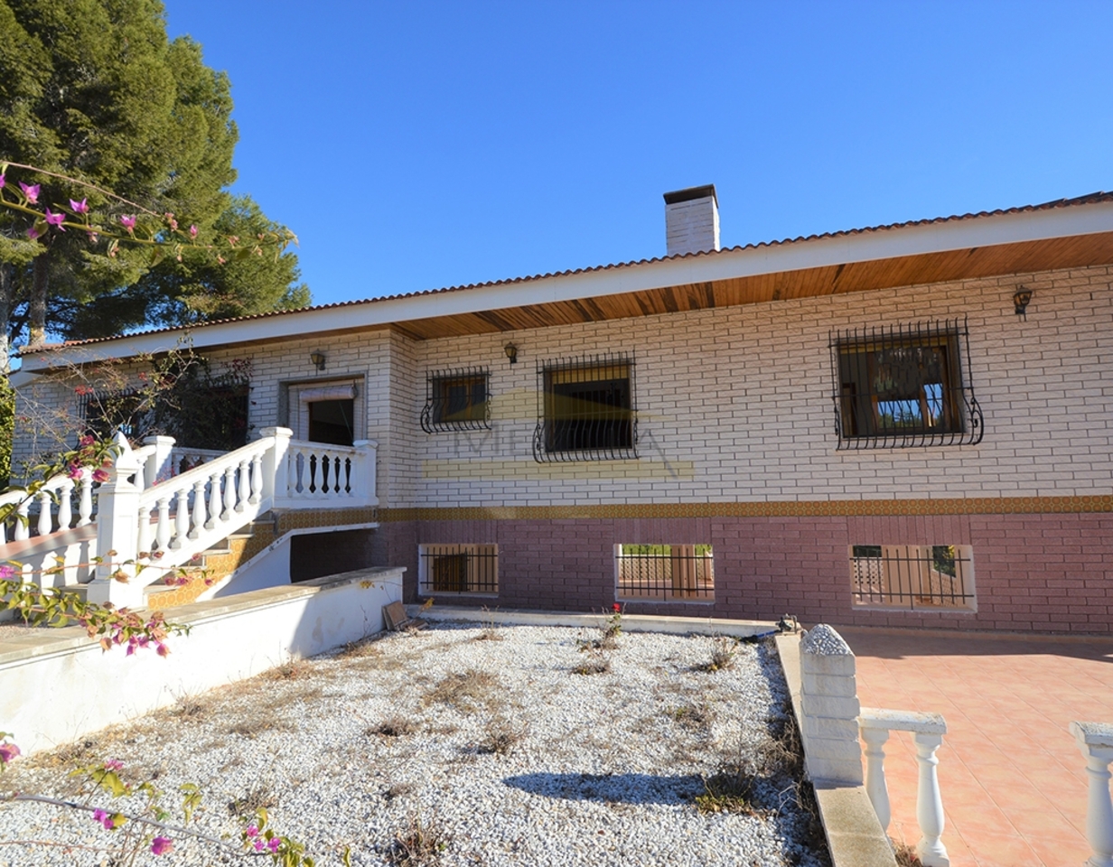 1640-villa-for-sale-in-campoamor-1362619-large.jpg