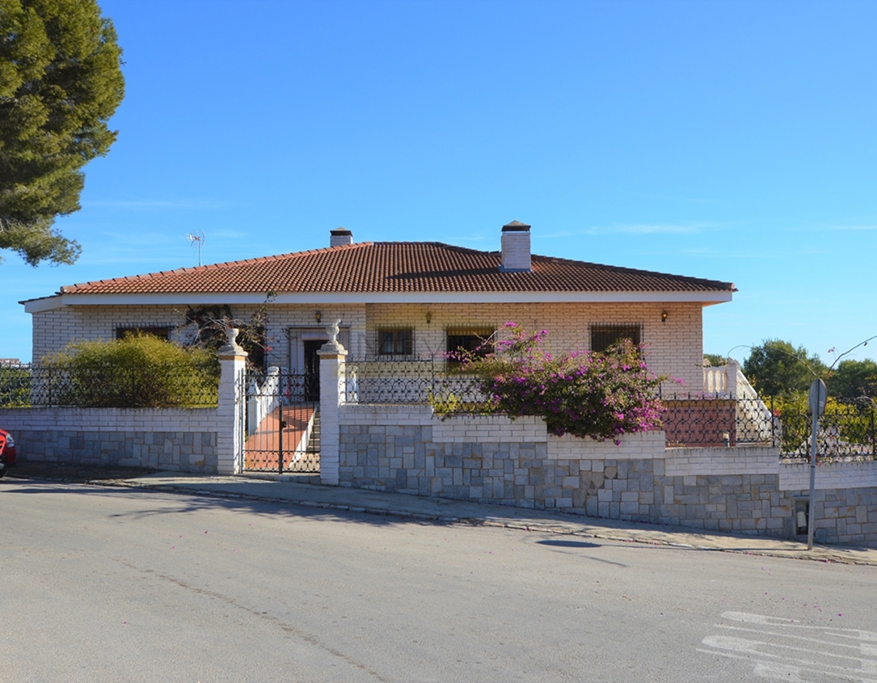 1640-villa-for-sale-in-campoamor-1362620-large.jpg