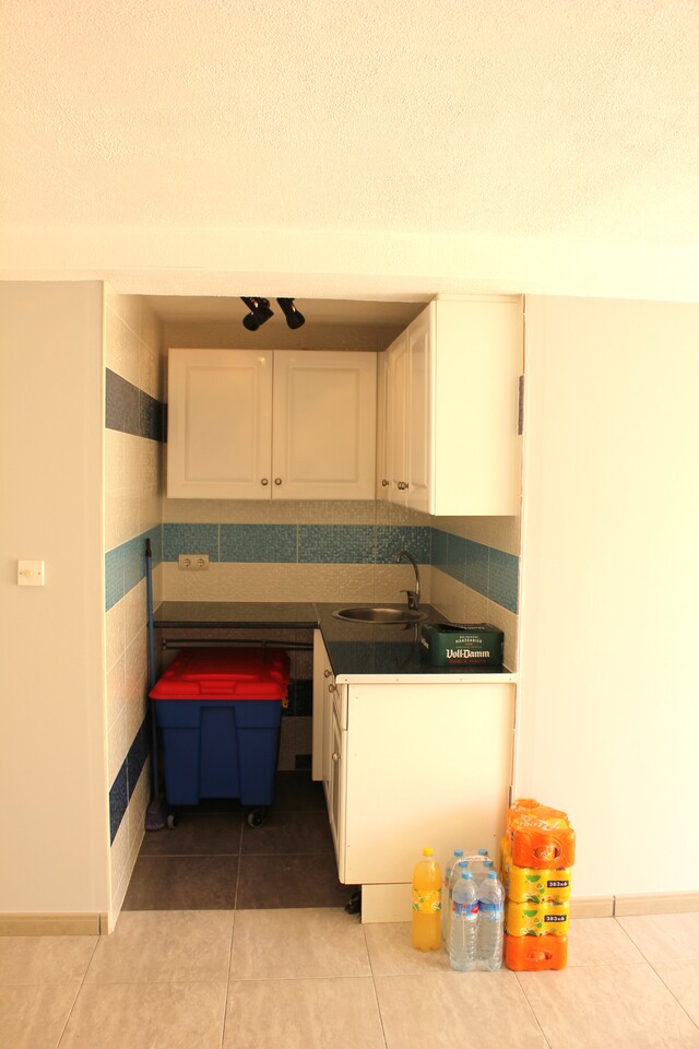 25b308h0240.jpg