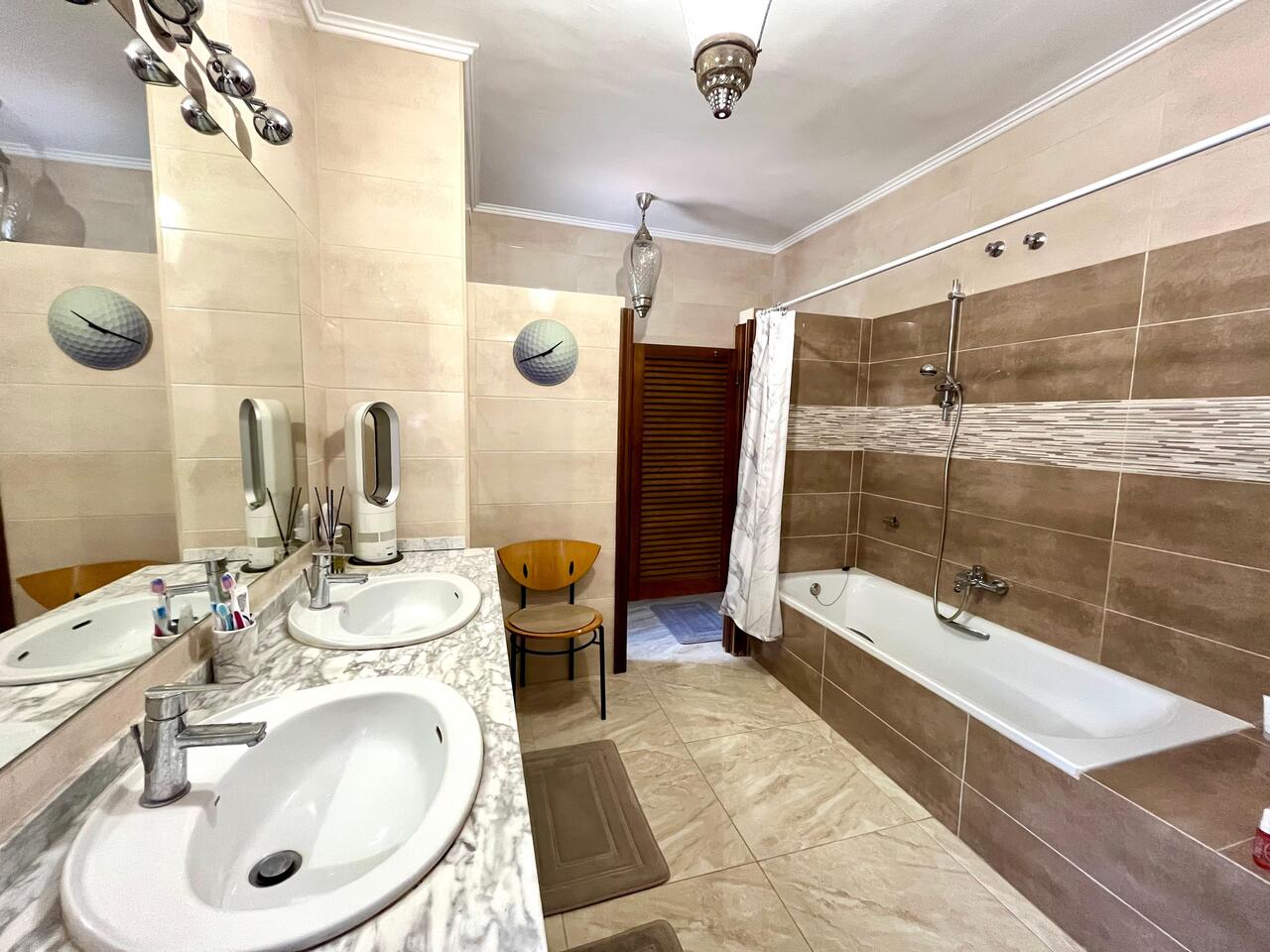 4851-villa-for-sale-in-villamartin-2889453-large.jpg